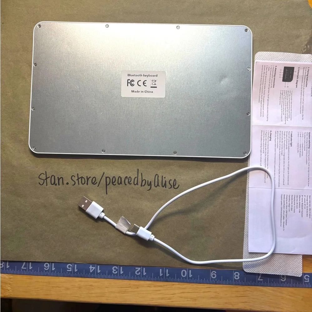 BT BlueTooth -Parts Wireless Keyboard USB Connection *for Parts only not working